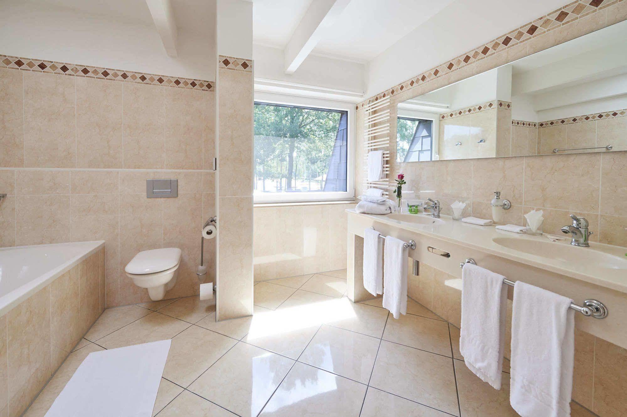Seehotel Am Tankumsee Isenbuettel ภายนอก รูปภาพ
