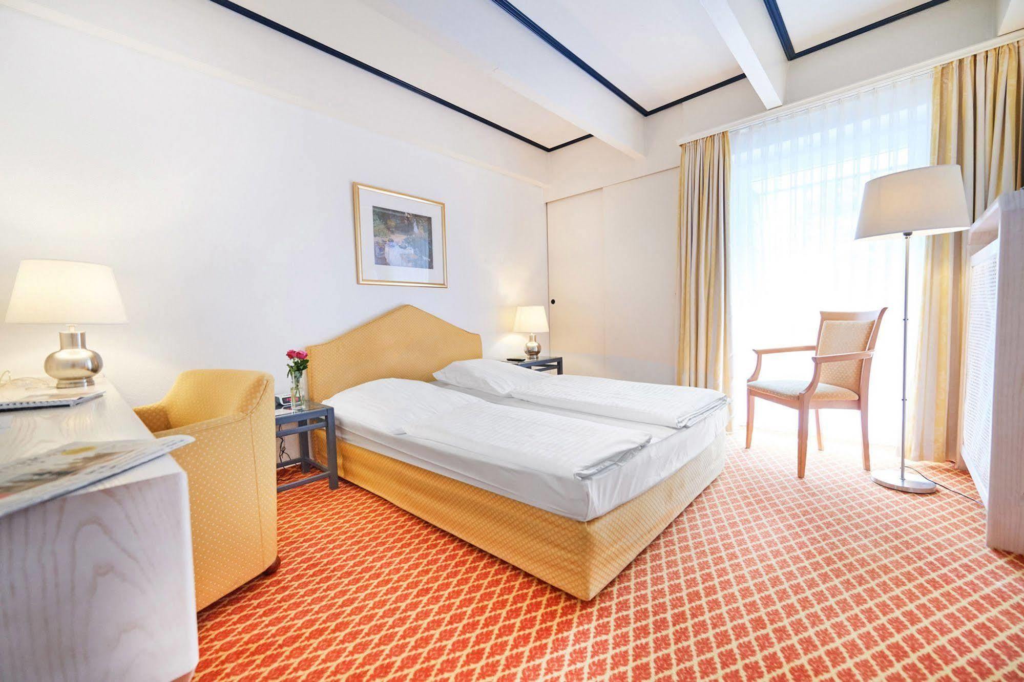 Seehotel Am Tankumsee Isenbuettel ภายนอก รูปภาพ